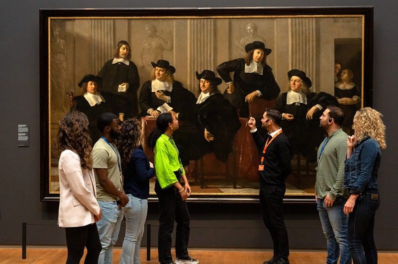 Pacote: Visitas guiadas a pé ao Rijksmuseum e ao centro histórico de Amesterdão com doces holandeses – Semi-privado