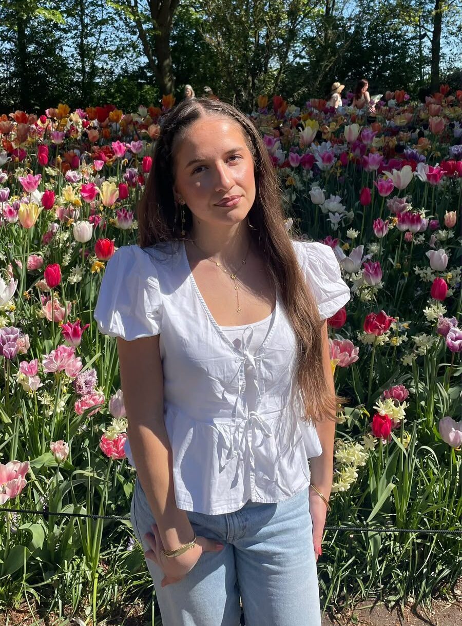 Estagiária Louise